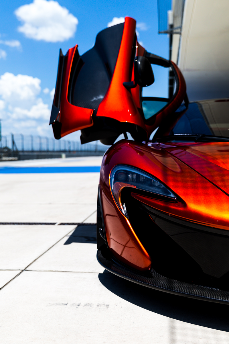 Illustration for article titled Supercars Are Always Better At A Race Track